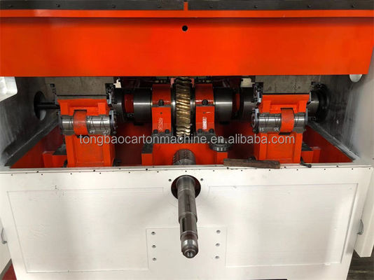 Macchina di taglio a fuso per la linea di produzione di scatole a piattaforma corrugata ad alta velocità