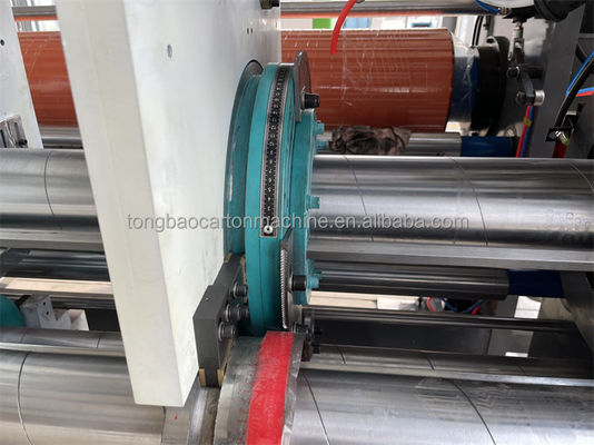 Macchina automatica per la fabbricazione di scatole di cartone per la stampa a fessura e per il taglio a stampo in un solo passo
