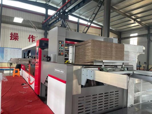 Macchina automatica per il taglio e la creatura a stampo per la fornitura di carta a nido di miele a scatola ondulata