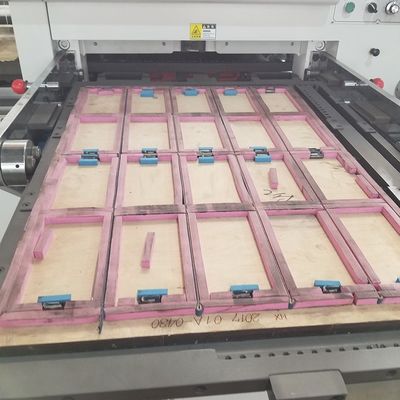 15T Flatbed Die Cutting Corrugated Box Machine MY-1300/1500/1650 per scatole di grandi dimensioni