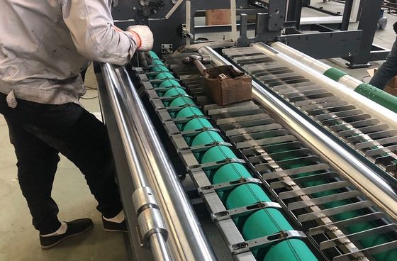 La macchina laminatrice automatica a flauto versatile da 400 mm per varie applicazioni