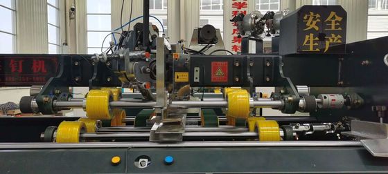 Macchina di cucitura semiautomatica ad alta velocità a doppio pezzo per l'agraffatura di scatole di carta ondulata