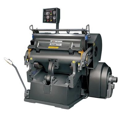 Dispositivo semiautomatico per il taglio a stampo per cartone ondulato