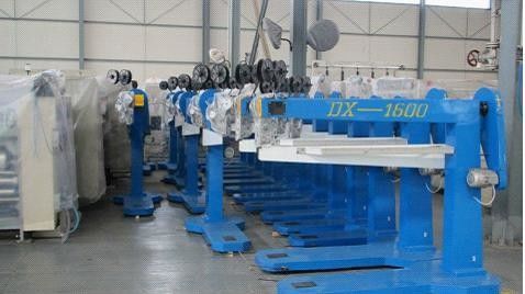 Semplifica il tuo processo di imballaggio con la macchina per l'aggraffatura delle scatole di cartone